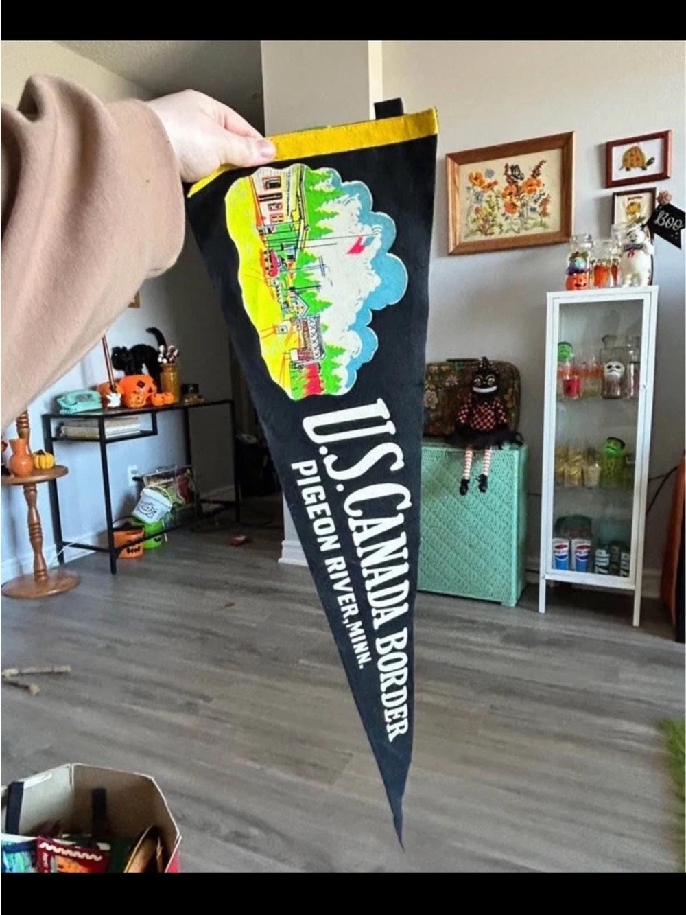 Vintage U.S. Canada Border Pigeon River Souvenir Pennant - Black & Yellow